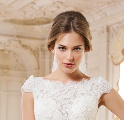 2015 Bridal gowns by Lillian West: The simple luxury of a princess