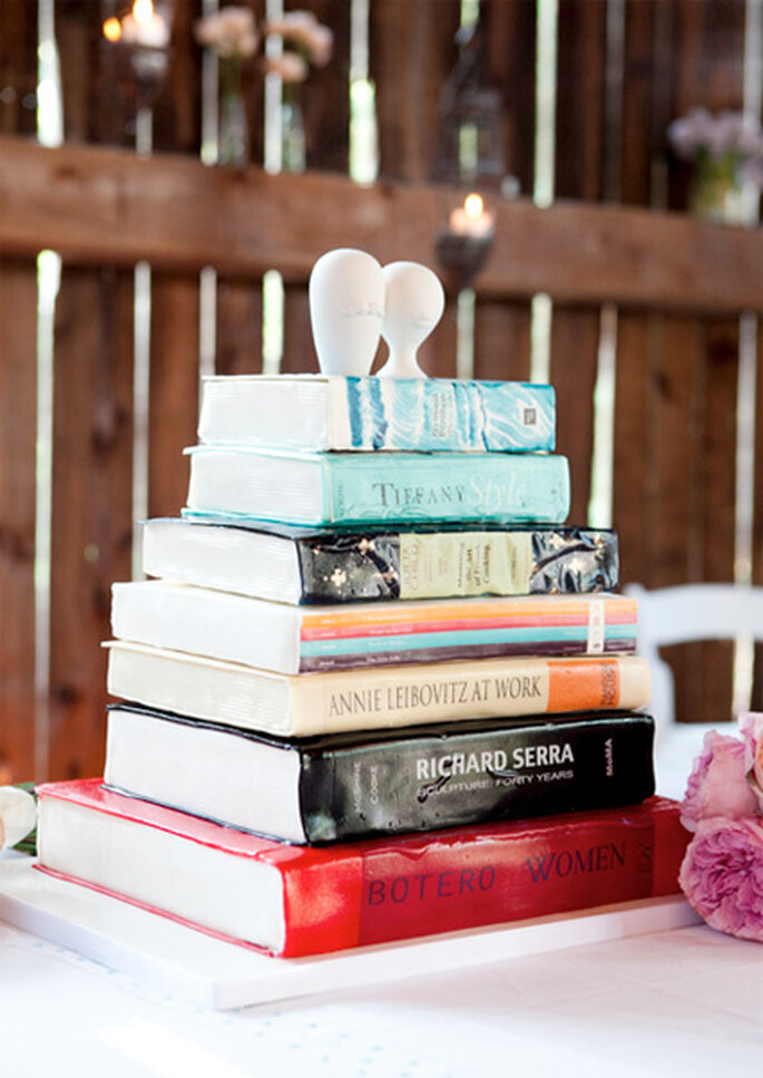 Un Delicieux Gateau De Mariage En Forme De Livres